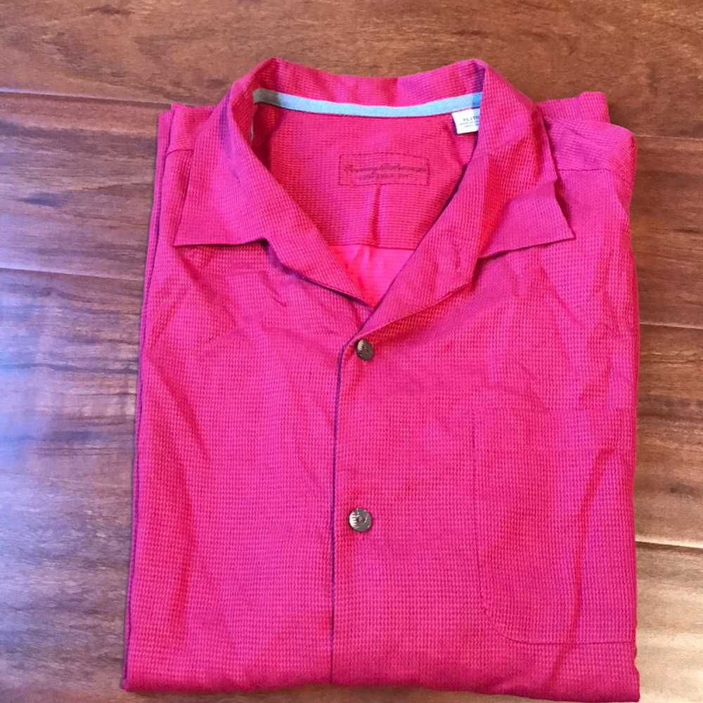 Tommy Bahama XL Shirt
100% Silk